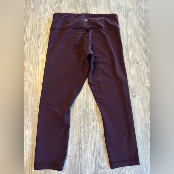 Lululemon Black Cherry Color Align Crop Leggings Size 6 W6AMPS Pilling **Read**. - Picture 5 of 13